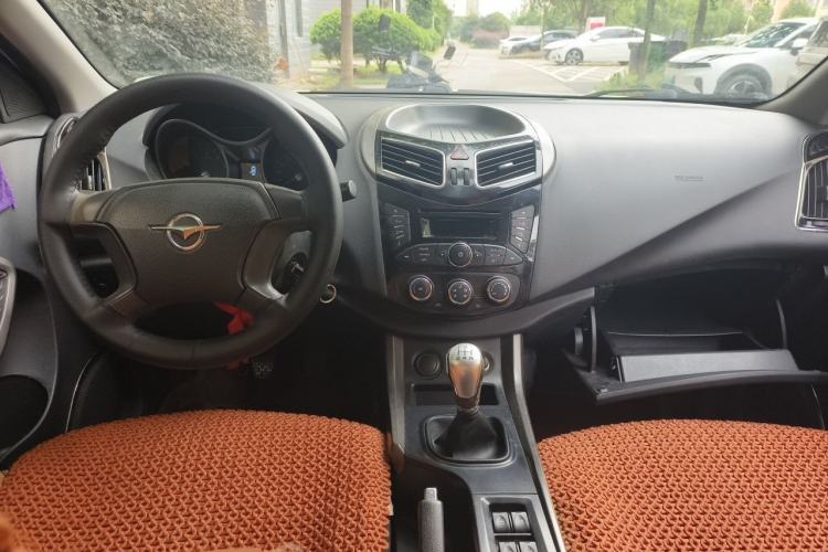 Used Haima S5 2015 1.6L Manual Comfort Model Center Console