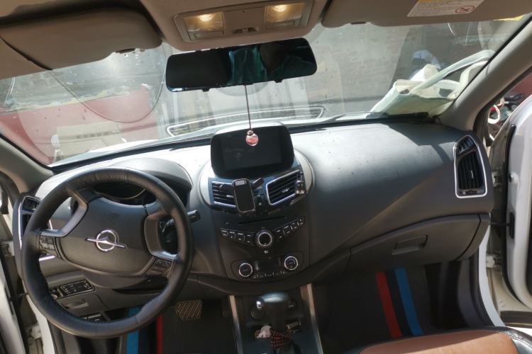 Used Haima S5 2015 1.5T CVT Luxury Model Center Console