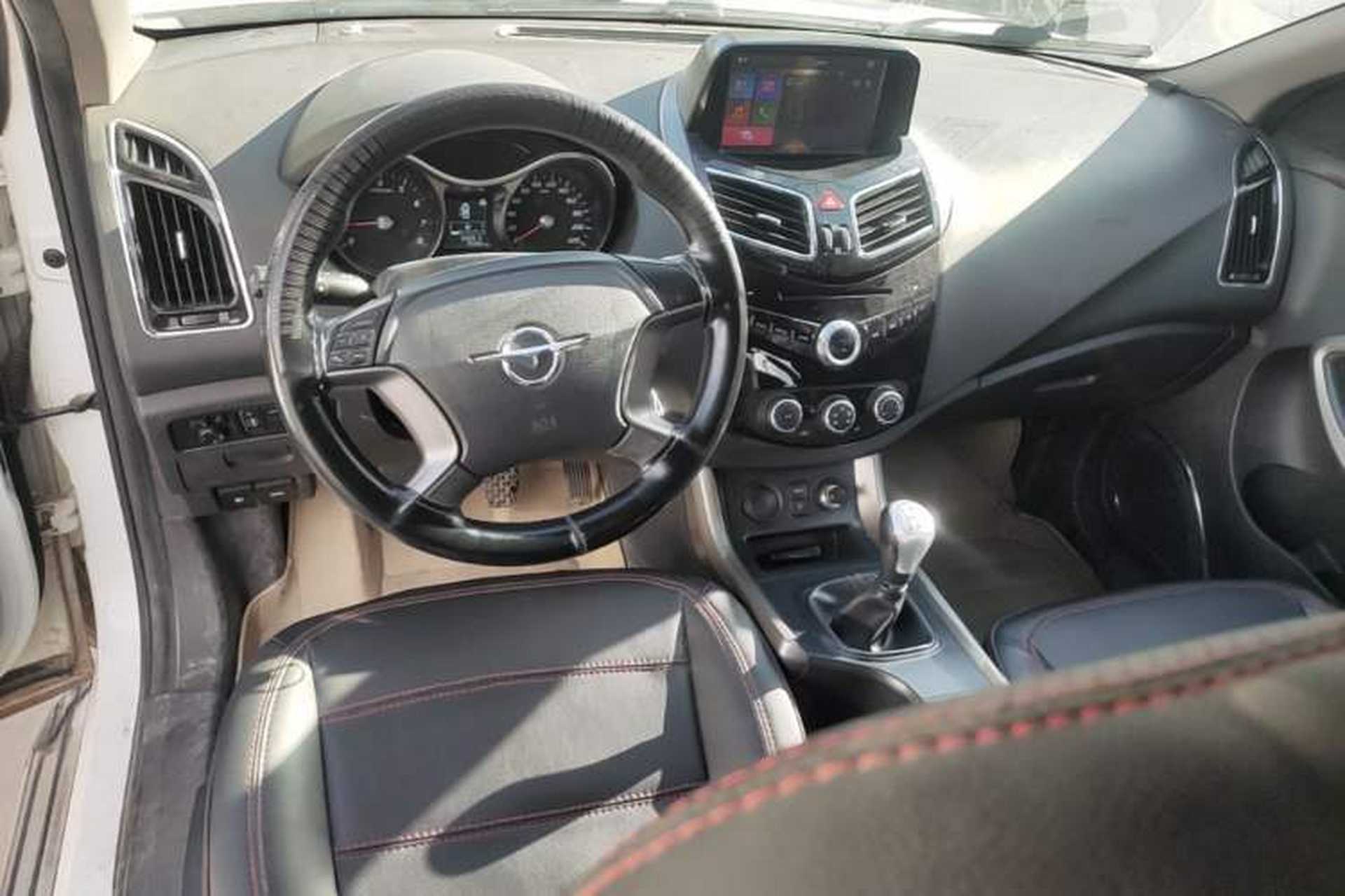 Used Haima S5 2015 1.6L Manual Luxury Model with Sunroof Center Console