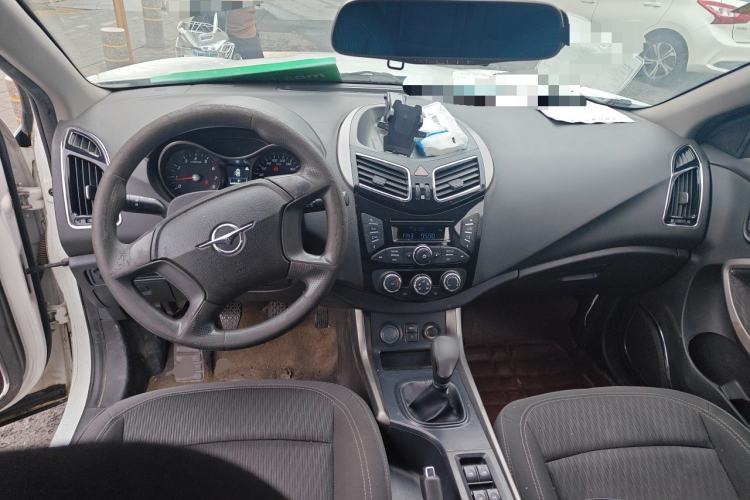 Used Haima S5 2015 1.6L Manual Comfort Model Center Console