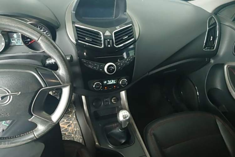 Used Haima S5 2015 1.6L Manual Smart Luxury Model Center Console