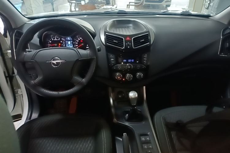 Used Haima S5 2015 1.6L Manual Comfort Model Center Console