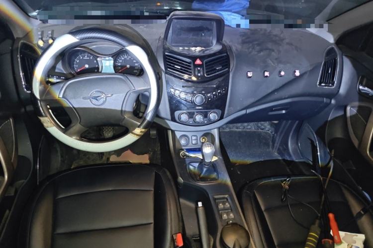 Used Haima S5 2015 1.6L Manual Comfort Model Center Console