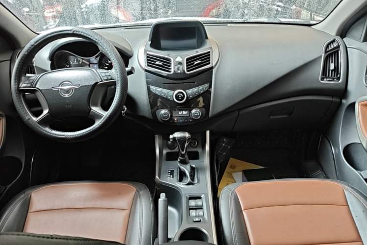 Used Haima S5 2015 1.5T CVT Luxury Sport Edition Center Console
