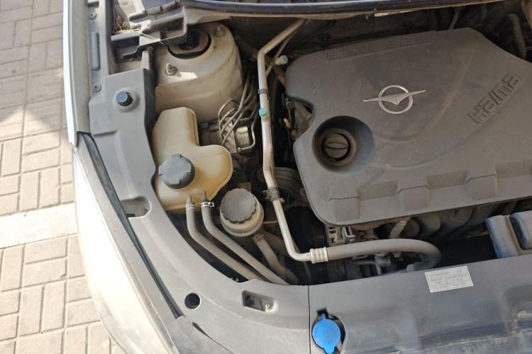Used Haima S5 2015 1.6L Manual Luxury Model with Sunroof Engine Bay Right