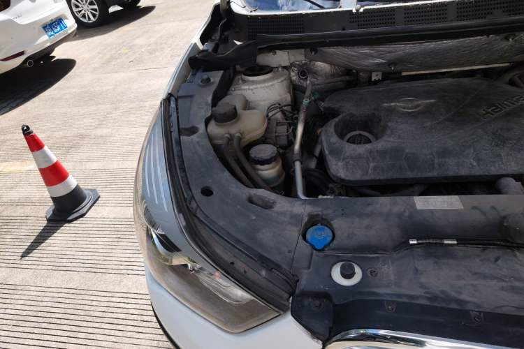 Used Haima S5 2015 1.6L Manual Luxury Model with Sunroof Engine Bay Right