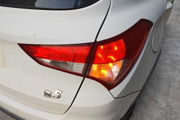 Used Haima S5 2015 1.6L Manual Comfort Model Exterior 6
