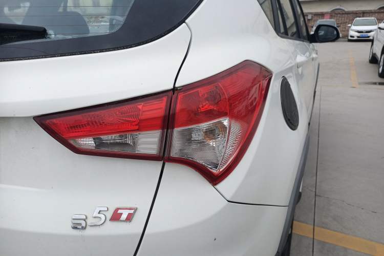 Used Haima S5 2015 1.5T Manual Smart Luxury Sport Edition Exterior 6