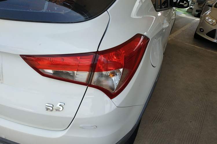 Used Haima S5 2015 1.6L Manual Comfort Model Exterior 6