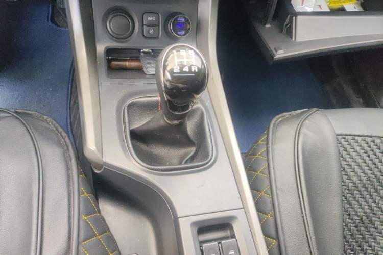 Used Haima S5 2015 1.6L Manual Luxury Model with Sunroof Gear Lever