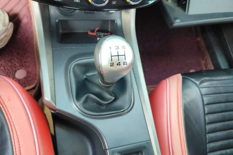 Used Haima S5 2015 1.6L Manual Luxury Model with Sunroof Gear Lever
