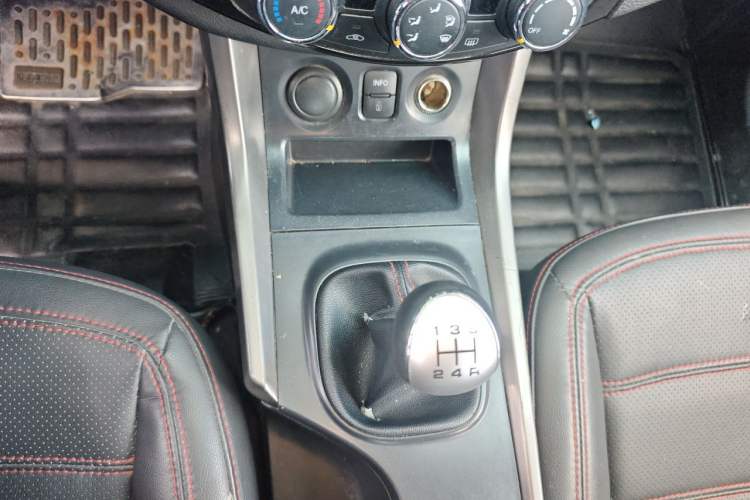 Used Haima S5 2015 1.6L Manual Luxury Model with Sunroof Gear Lever
