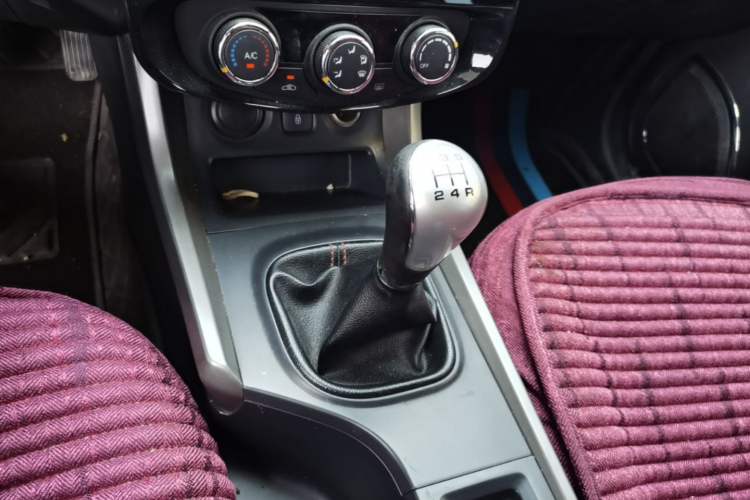Used Haima S5 2015 1.6L Manual Luxury Model with Sunroof Gear Lever