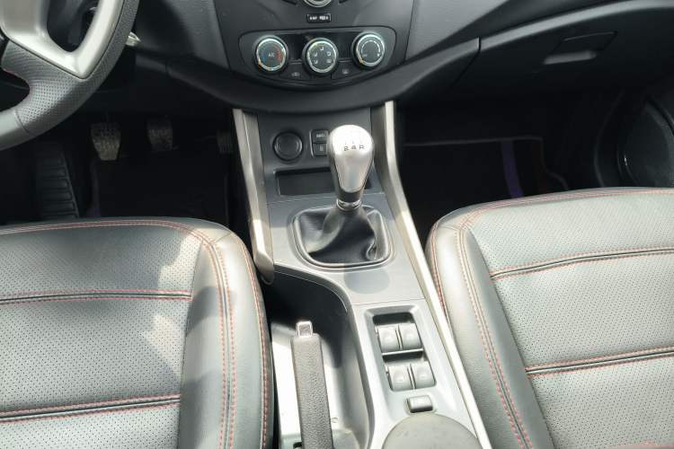 Used Haima S5 2015 1.6L Manual Luxury Model with Sunroof Gear Lever