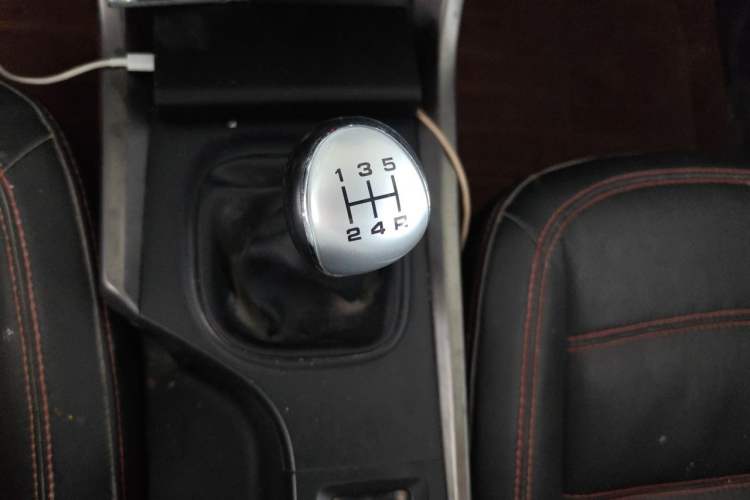 Used Haima S5 2015 1.6L Manual Luxury Model with Sunroof Gear Lever