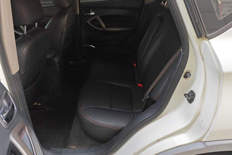Used Haima S5 2015 1.6L Manual Comfort Model Interior 4