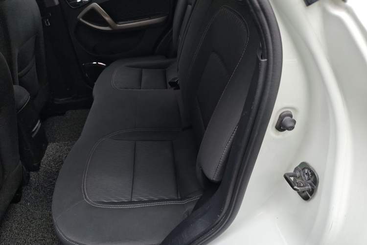 Used Haima S5 2015 1.6L Manual Comfort Model Interior 4