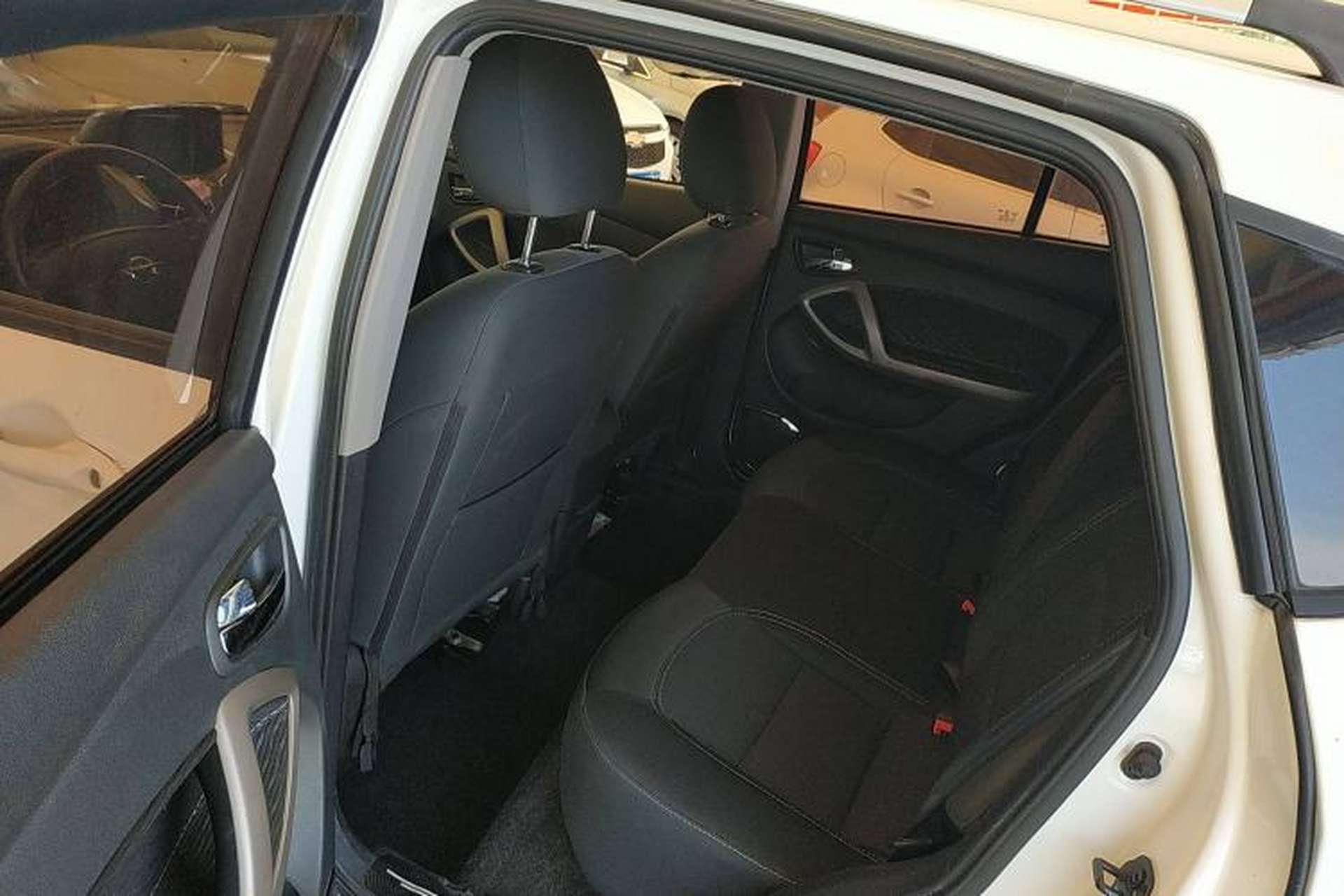 Used Haima S5 2015 1.6L Manual Comfort Model Interior 4