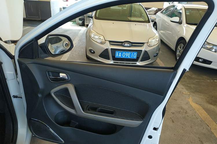 Used Haima S5 2015 1.6L Manual Comfort Model Interior 5