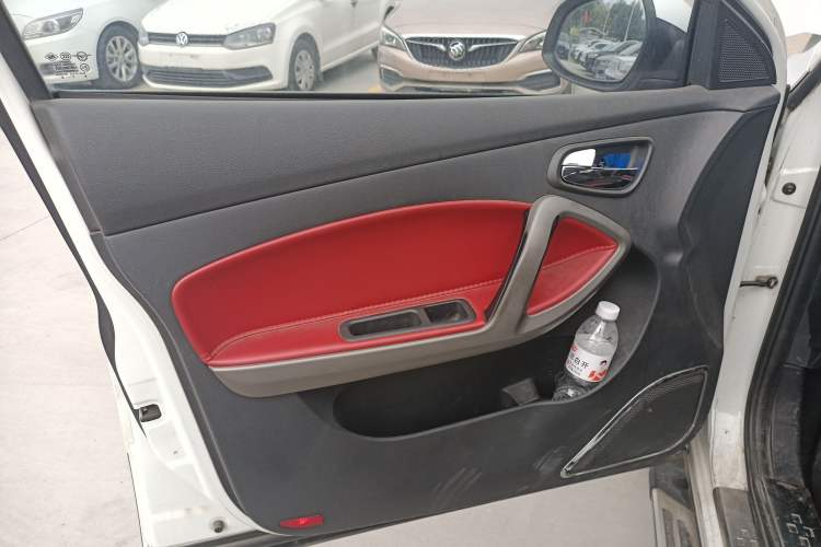 Used Haima S5 2015 1.5T Manual Smart Luxury Sport Edition Interior 7
