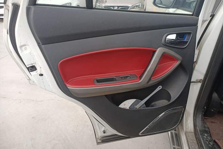 Used Haima S5 2015 1.5T Manual Smart Luxury Sport Edition Interior 8