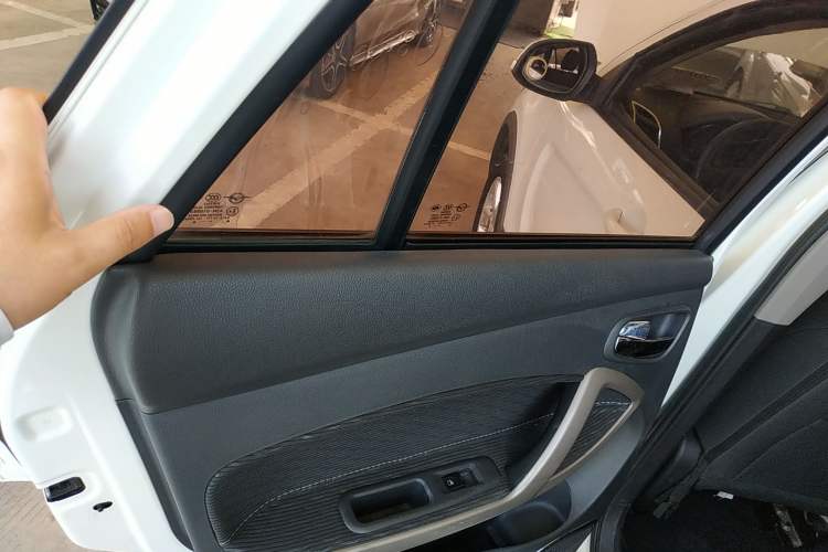 Used Haima S5 2015 1.6L Manual Comfort Model Interior 8