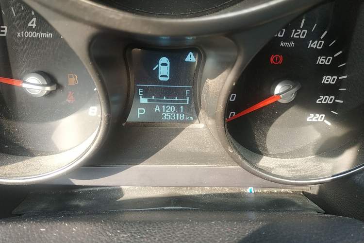 Used Haima S5 2015 1.5T CVT Luxury Model Odometer Close Up