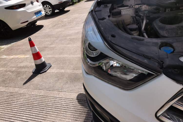 Used Haima S5 2015 1.6L Manual Luxury Model with Sunroof Right Front Headlight