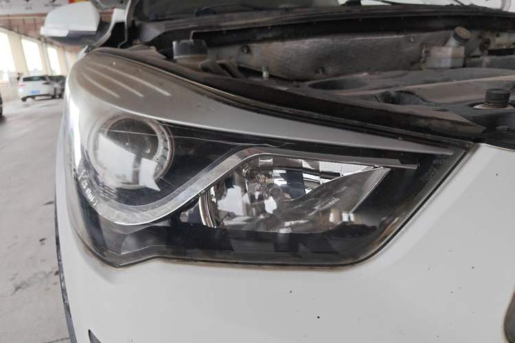 Used Haima S5 2015 1.6L Manual Luxury Model with Sunroof Right Front Headlight