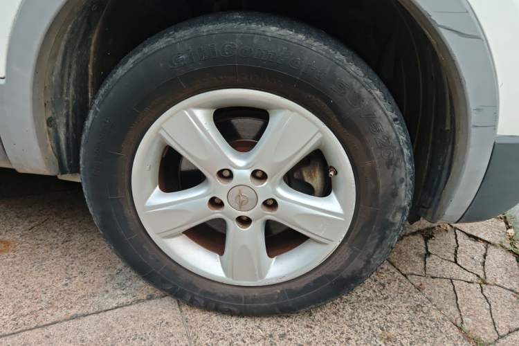 Used Haima S5 2015 1.6L Manual Comfort Model Right Front Wheel Hub