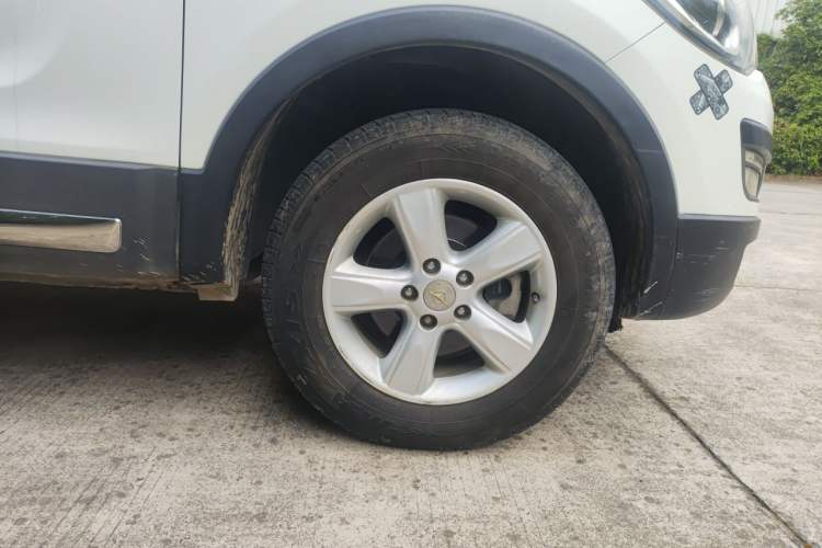 Used Haima S5 2015 1.6L Manual Luxury Model with Sunroof Right Front Wheel Hub