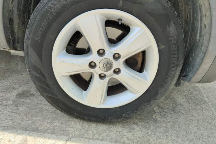 Used Haima S5 2015 1.6L Manual Luxury Model with Sunroof Right Front Wheel Hub