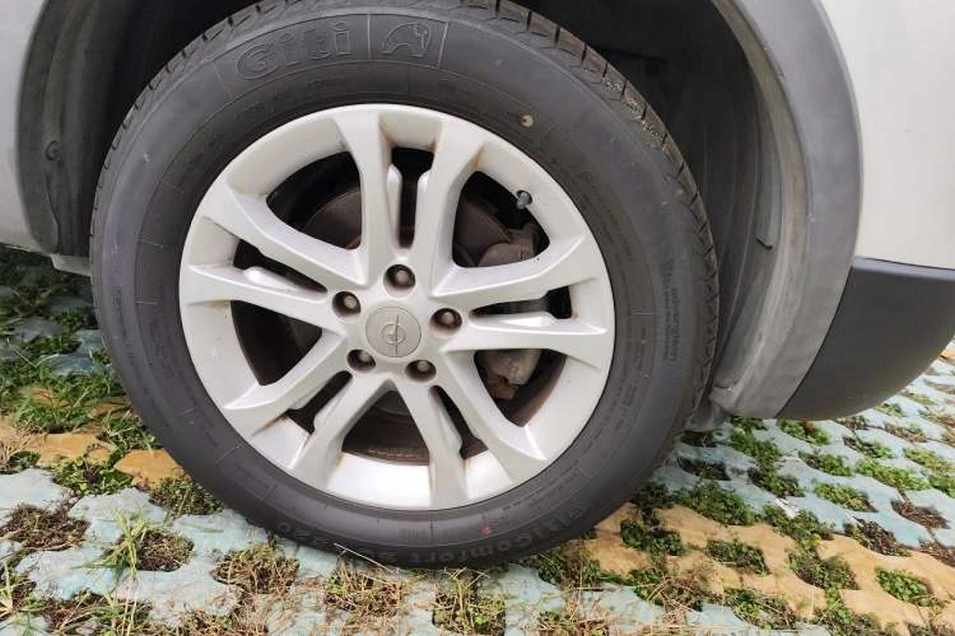 Used Haima S5 2015 1.6L Manual Smart Luxury Model Right Front Wheel Hub