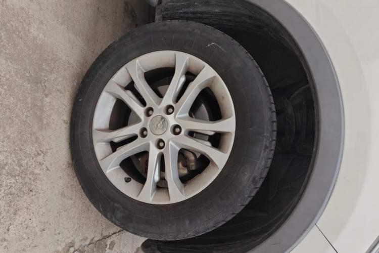 Used Haima S5 2015 1.6L Manual Smart Luxury Model Right Front Wheel Hub