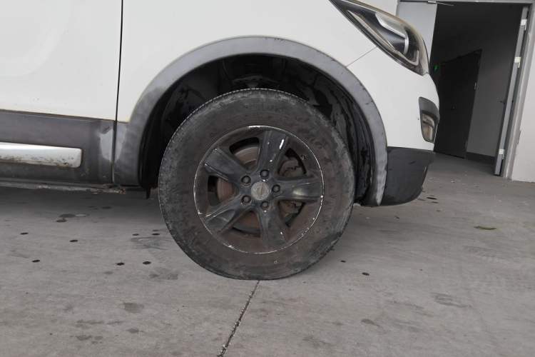 Used Haima S5 2015 1.6L Manual Luxury Model with Sunroof Right Front Wheel Hub