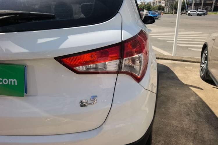 Used Haima S5 2015 1.5T CVT Luxury Sport Edition Right Rear Taillight