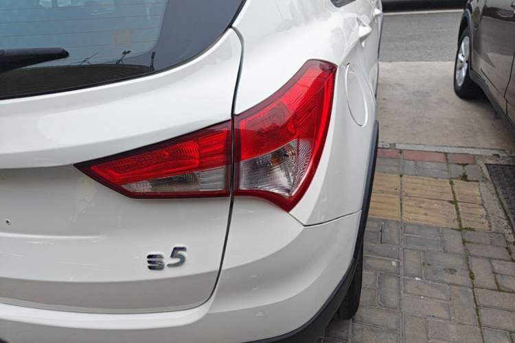 Used Haima S5 2015 1.6L Manual Luxury Model with Sunroof Right Rear Taillight
