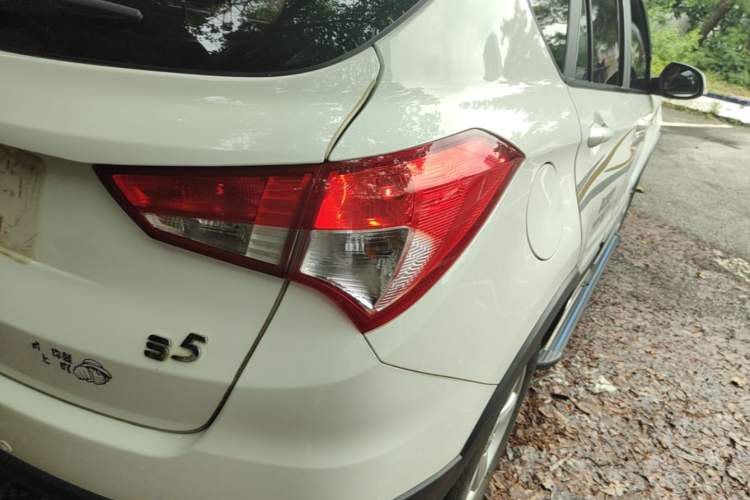 Used Haima S5 2015 1.6L Manual Luxury Model with Sunroof Right Rear Taillight