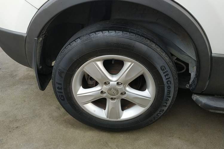 Used Haima S5 2015 1.6L Manual Luxury Model with Sunroof Right Rear Wheel Hub