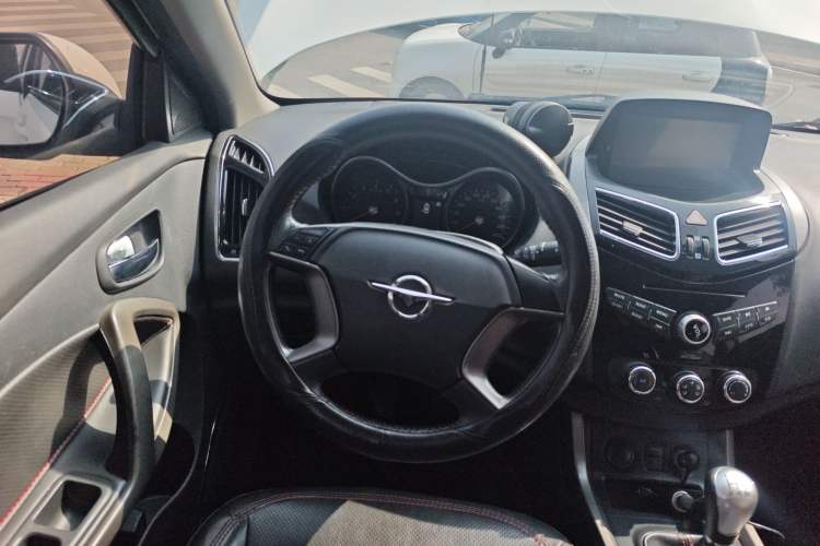 Used Haima S5 2015 1.6L Manual Luxury Model with Sunroof Steering Wheel