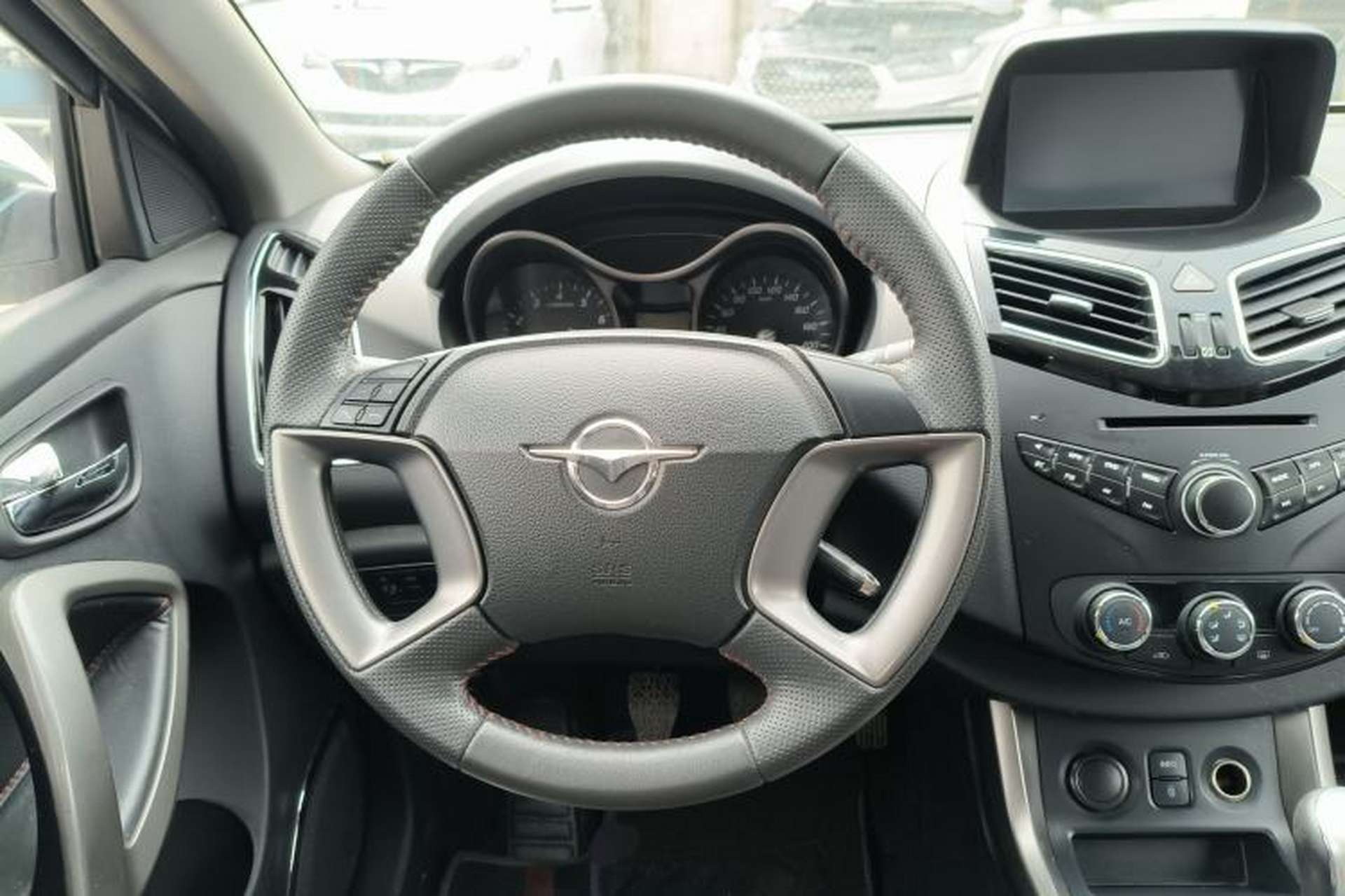 Used Haima S5 2015 1.6L Manual Luxury Model with Sunroof Steering Wheel