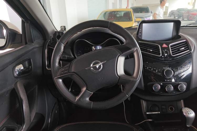Used Haima S5 2015 1.6L Manual Luxury Model with Sunroof Steering Wheel