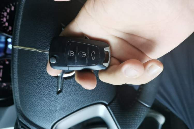 Used Haima S5 2015 1.6L Manual Luxury Model with Sunroof Vehicle Key