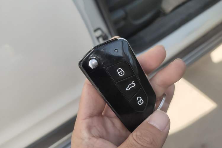 Used Haima S5 2015 1.6L Manual Luxury Model with Sunroof Vehicle Key