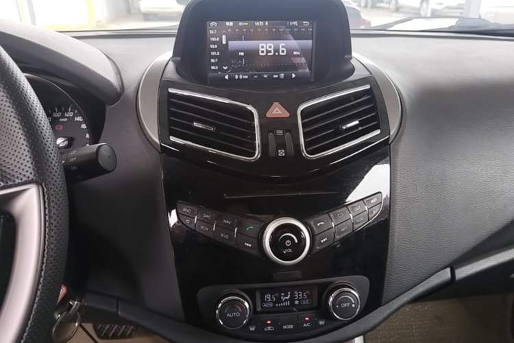 Used Haima S5 2016 1.5T CVT Enjoyment Edition Audio And AC Panel