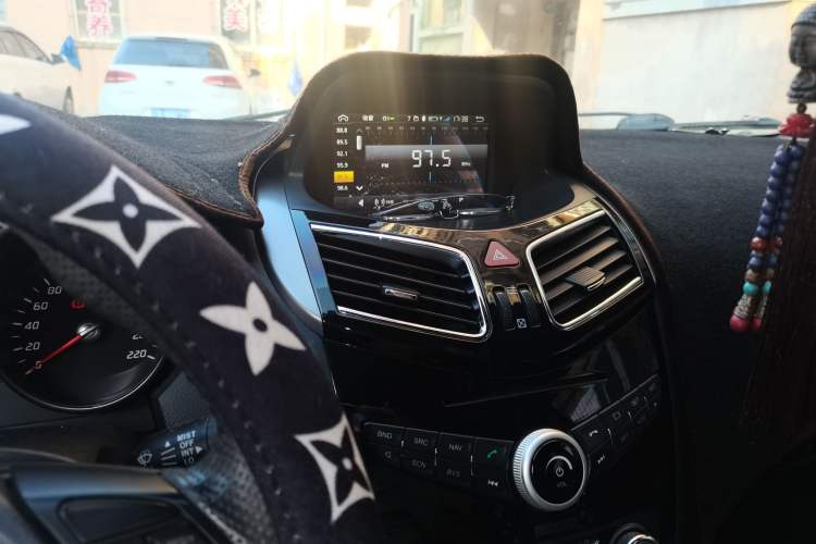 Used Haima S5 2016 1.5T CVT Enjoyment Edition Audio And AC Panel