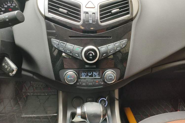 Used Haima S5 2016 1.5T CVT Enjoyment Edition Audio And AC Panel