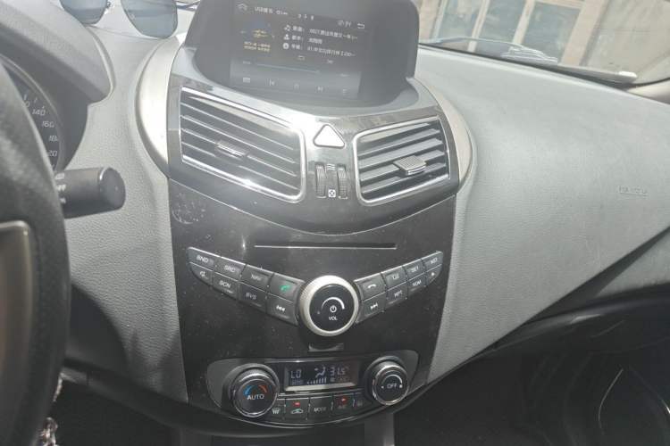 Used Haima S5 2016 1.5T CVT Enjoyment Edition Audio And AC Panel
