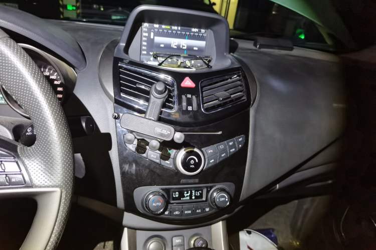 Used Haima S5 2016 1.5T CVT Enjoyment Edition Audio And AC Panel