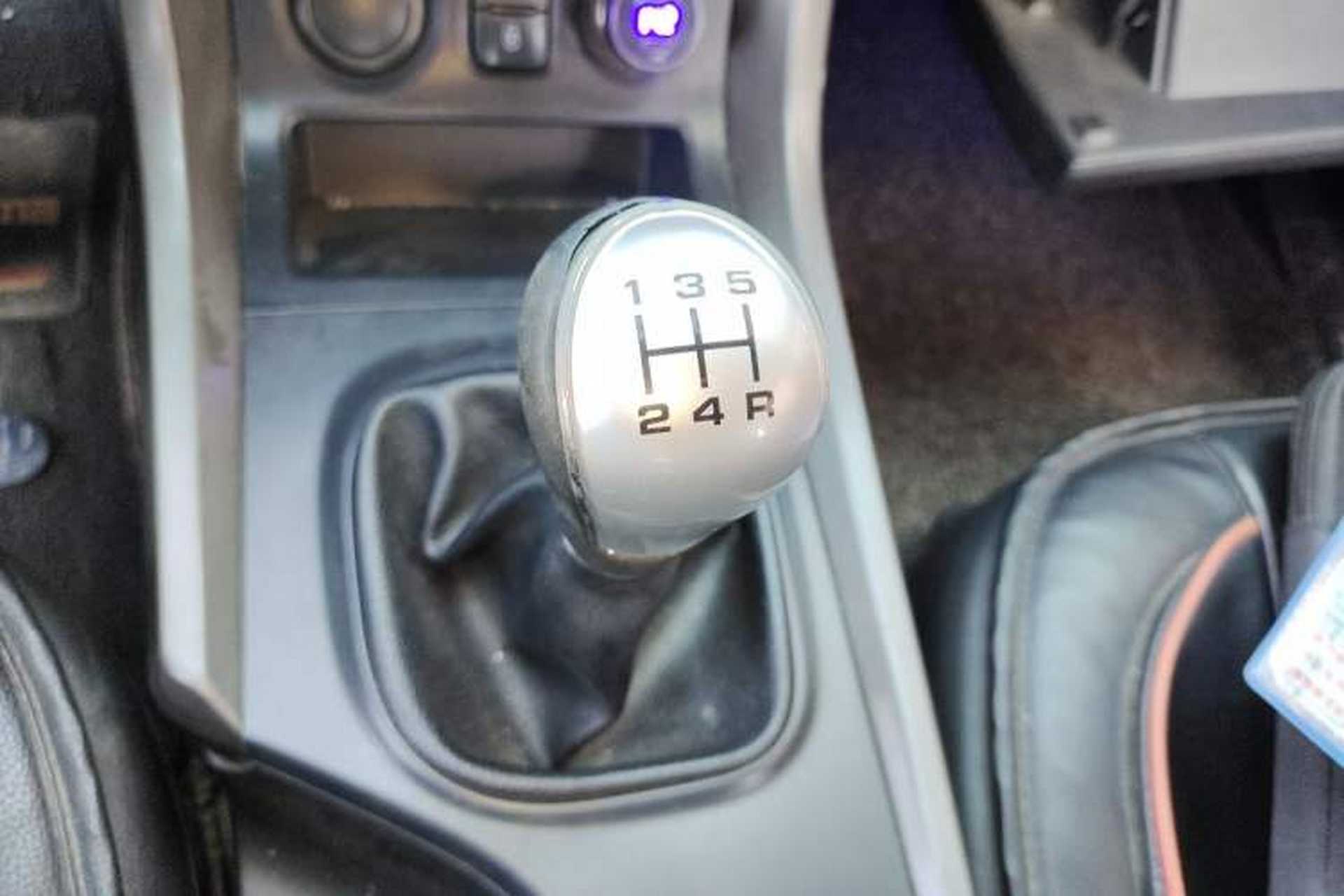 Used Haima S5 2016 1.6L Manual Luxury Tech Edition Gear Lever
